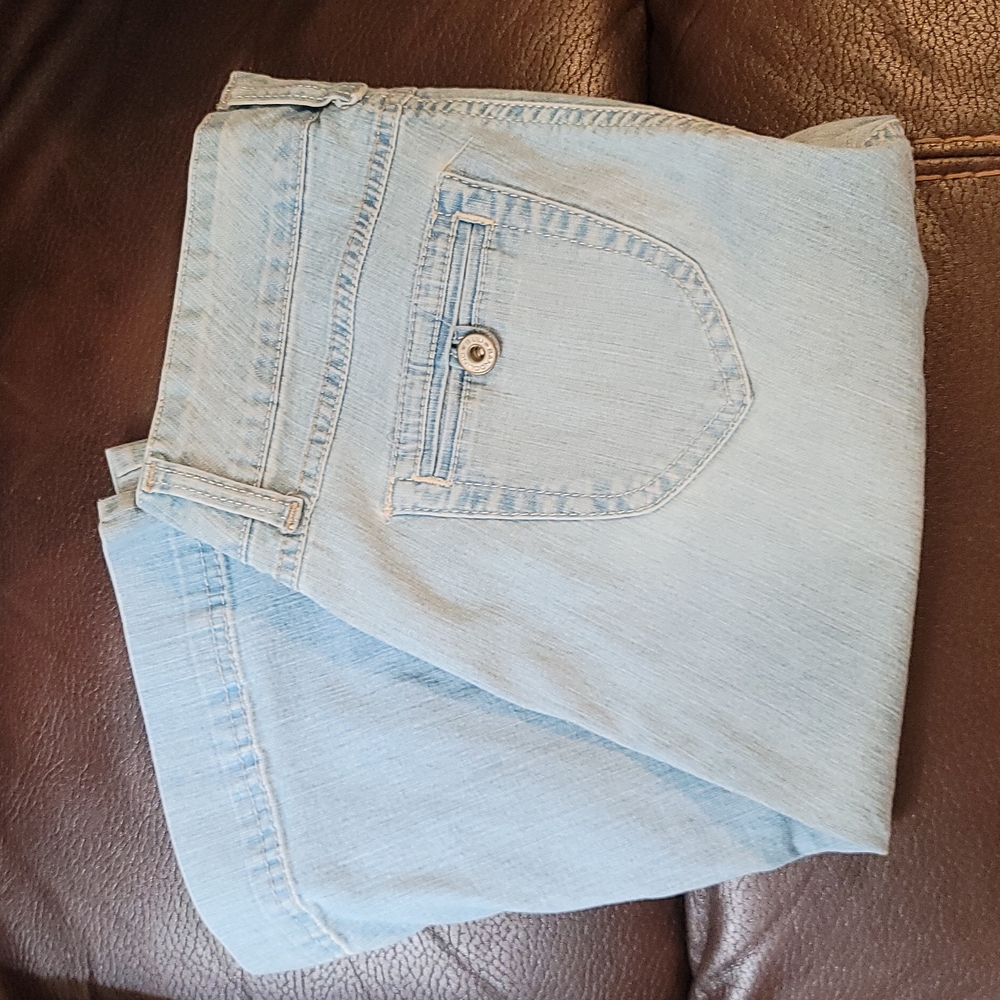 Light Stonewash Baby Blue BandolinoBlu STRETCH Capri Jeans Sz. 6